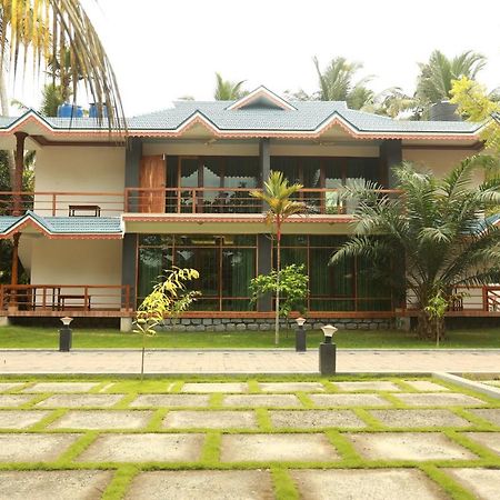 Lara Lake View Resort Thiruvananthapuram Bagian luar foto