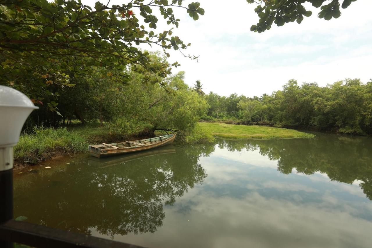 Lara Lake View Resort Thiruvananthapuram Bagian luar foto